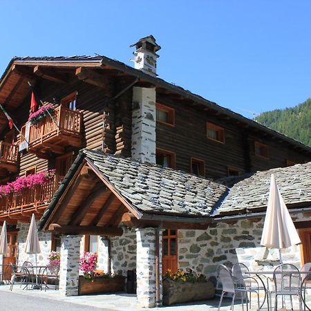 Hotel Petit Tournalin Champoluc Exterior photo