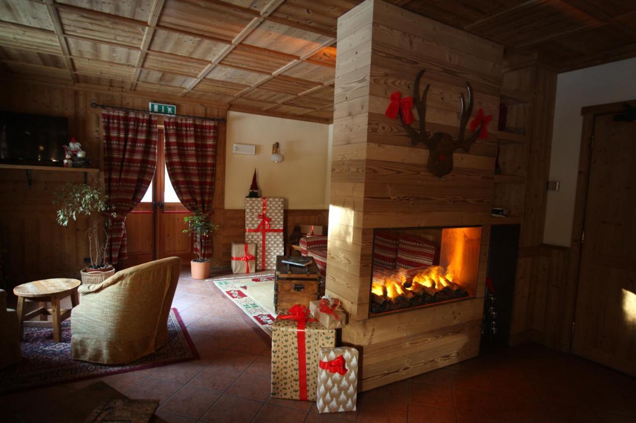 Hotel Petit Tournalin Champoluc Exterior photo