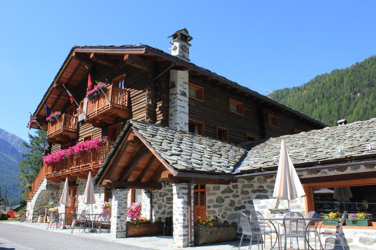 Hotel Petit Tournalin Champoluc Exterior photo