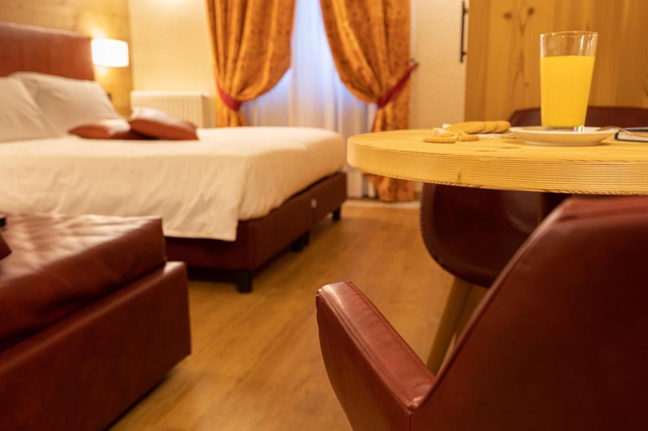 Hotel Petit Tournalin Champoluc Exterior photo