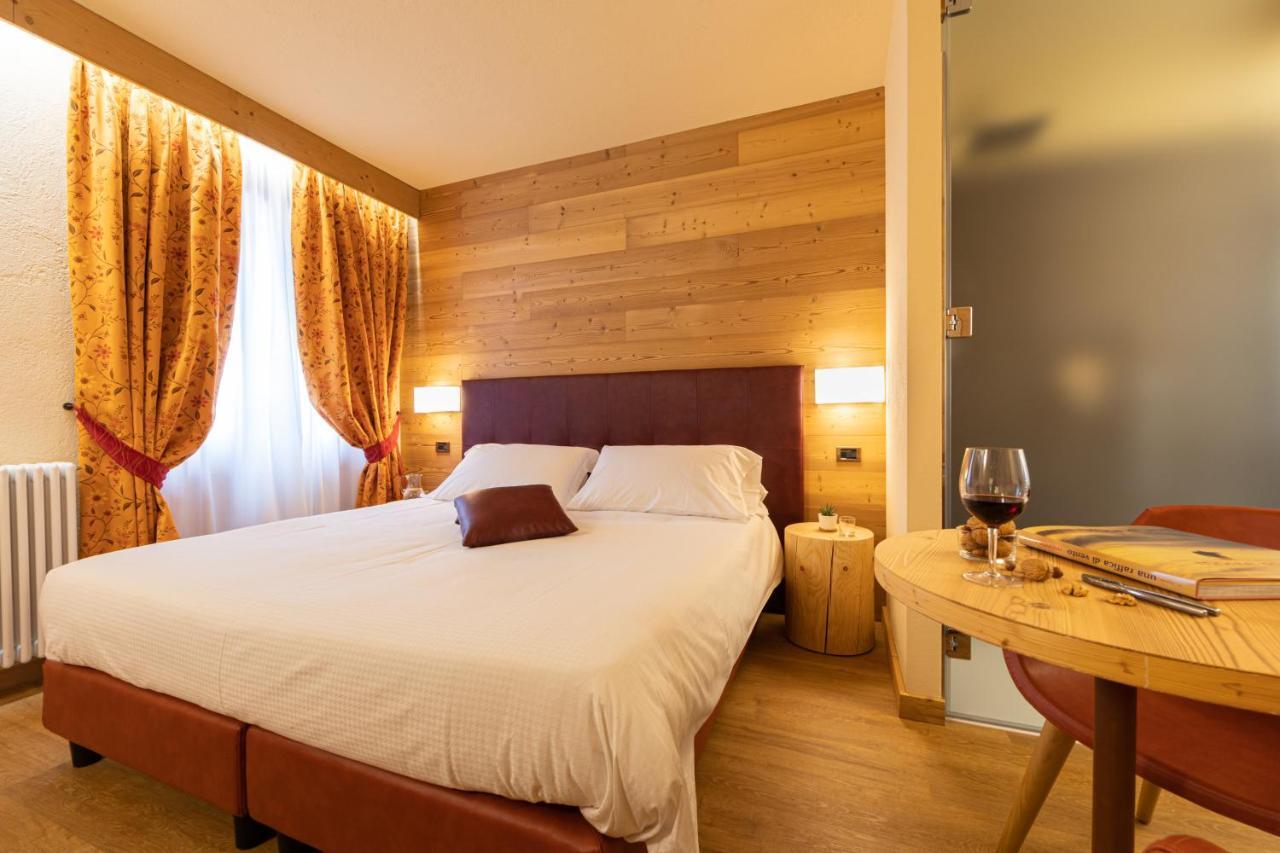 Hotel Petit Tournalin Champoluc Exterior photo